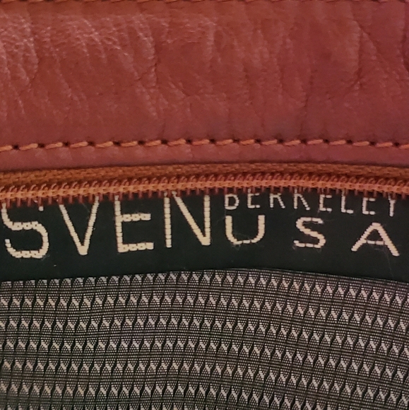 SVEN Berkeley USA Brown Leather Medium Crossbody Bag - Picture 9 of 17